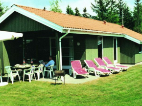 Four-Bedroom Holiday home in Væggerløse 19, Bogø By